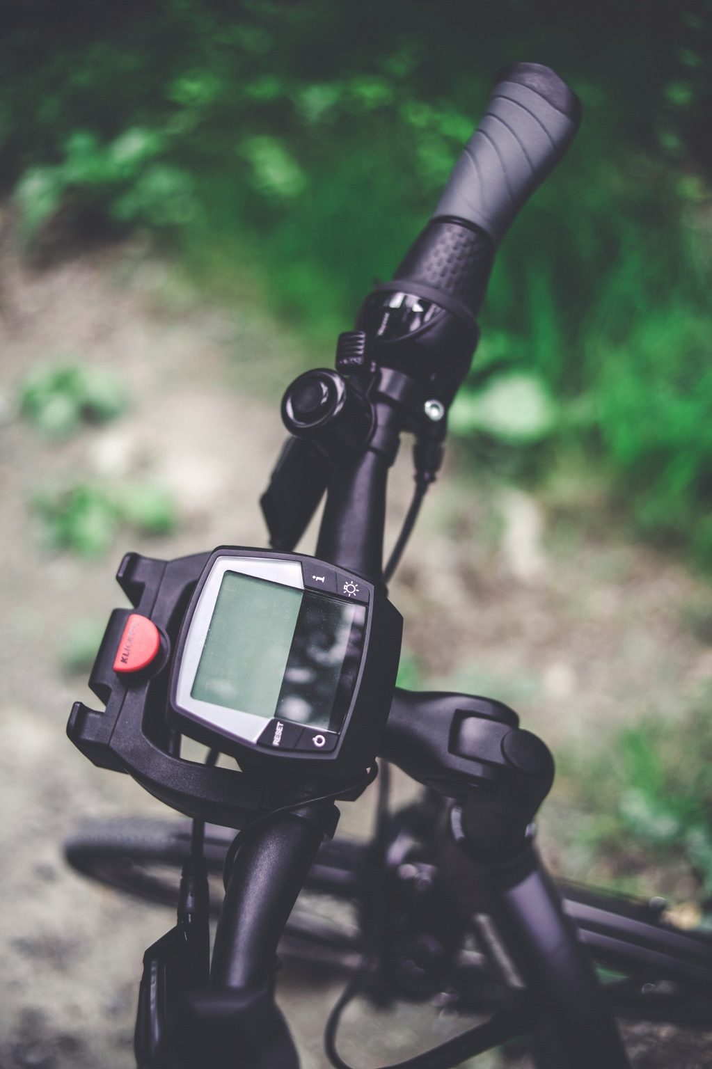 Close-up of an e-bike cockpit with display, controls, and phone mount
